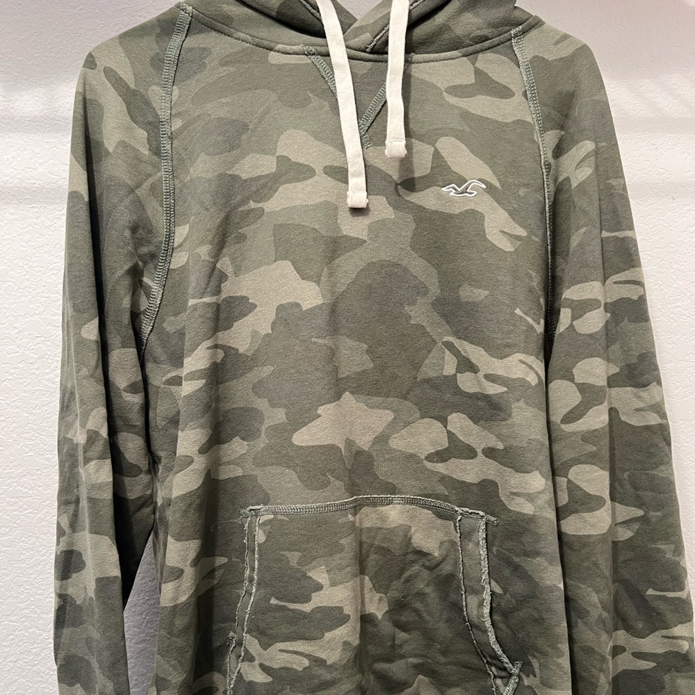 Hollister camouflage hoodie. Size M